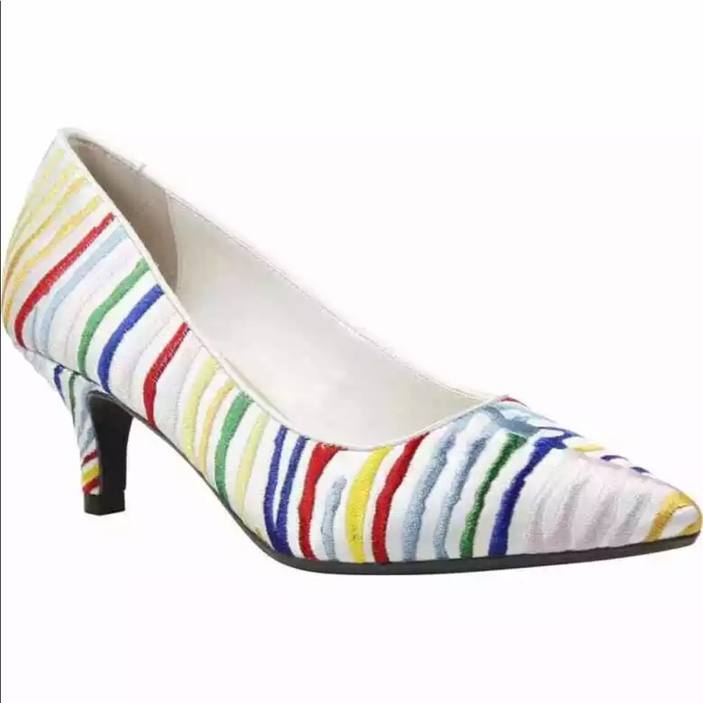 NWB J. Renee Zelaina Kitten Pump 🌈